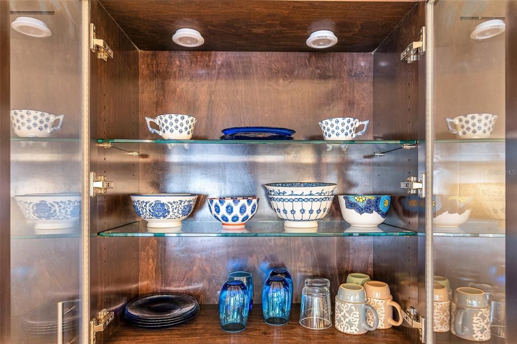 Под контрактом: $2,200 (2 спален, 2 ванн, 1200 Квадратных фут)