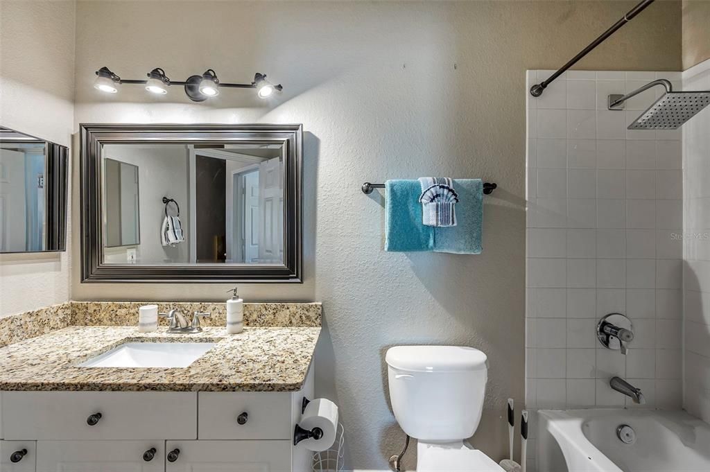 Под контрактом: $2,200 (2 спален, 2 ванн, 1200 Квадратных фут)