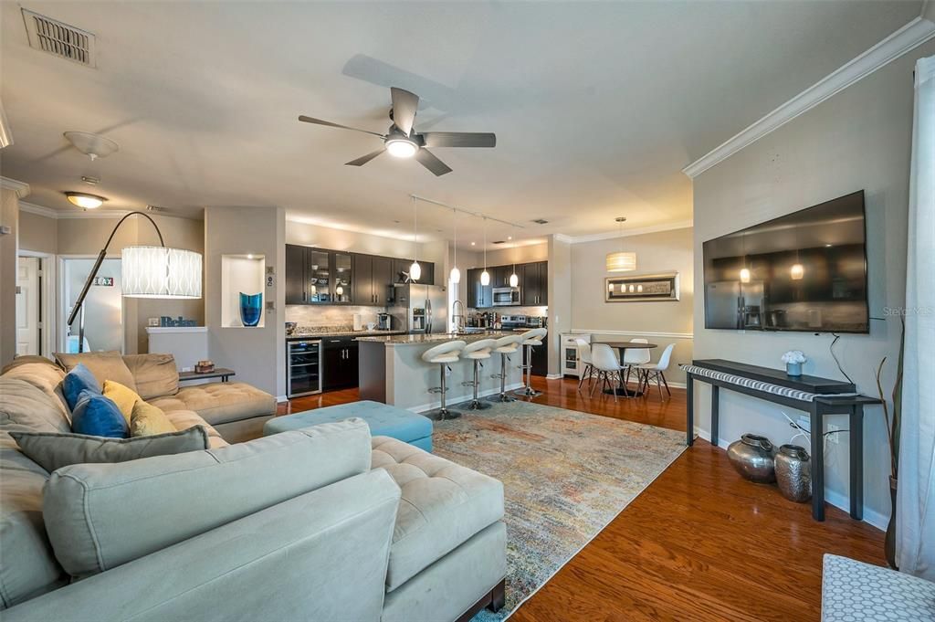 Под контрактом: $2,200 (2 спален, 2 ванн, 1200 Квадратных фут)