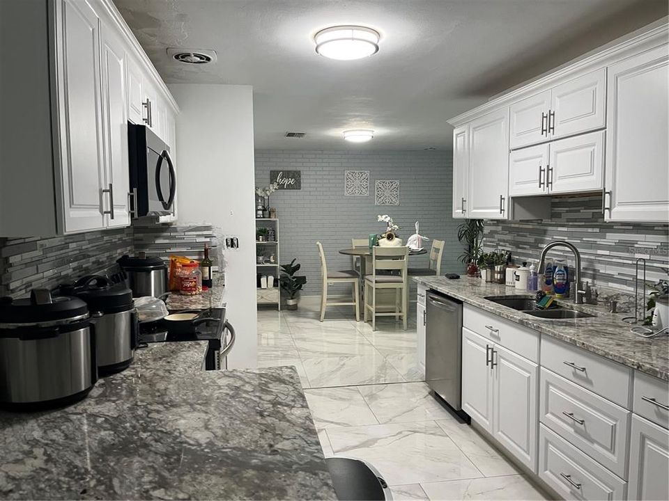 На продажу: $440,000 (4 спален, 3 ванн, 1819 Квадратных фут)