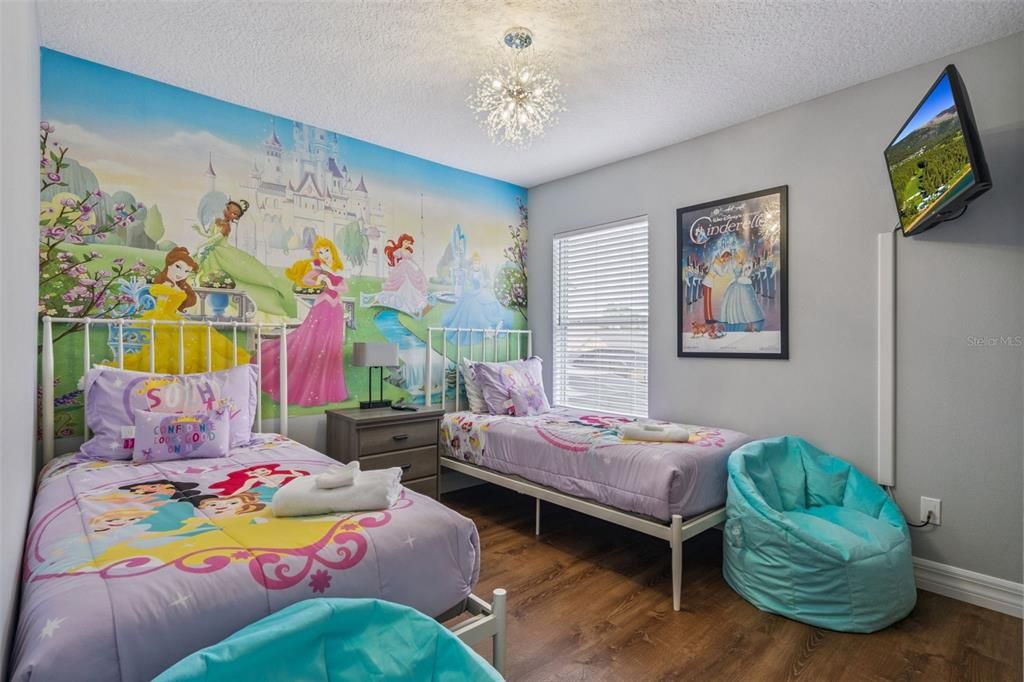 Под контрактом: $560,000 (7 спален, 4 ванн, 2881 Квадратных фут)