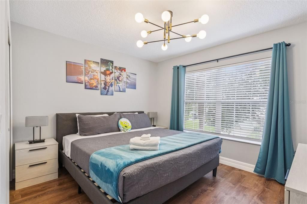 Под контрактом: $560,000 (7 спален, 4 ванн, 2881 Квадратных фут)