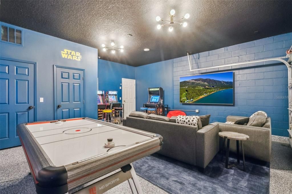 Под контрактом: $560,000 (7 спален, 4 ванн, 2881 Квадратных фут)