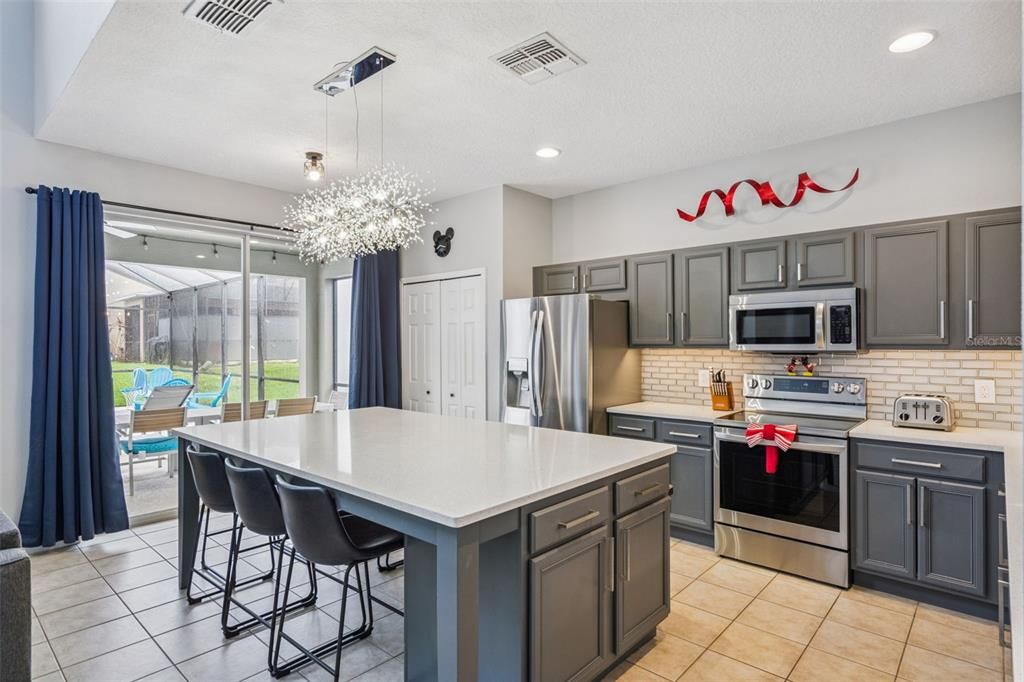 Под контрактом: $560,000 (7 спален, 4 ванн, 2881 Квадратных фут)