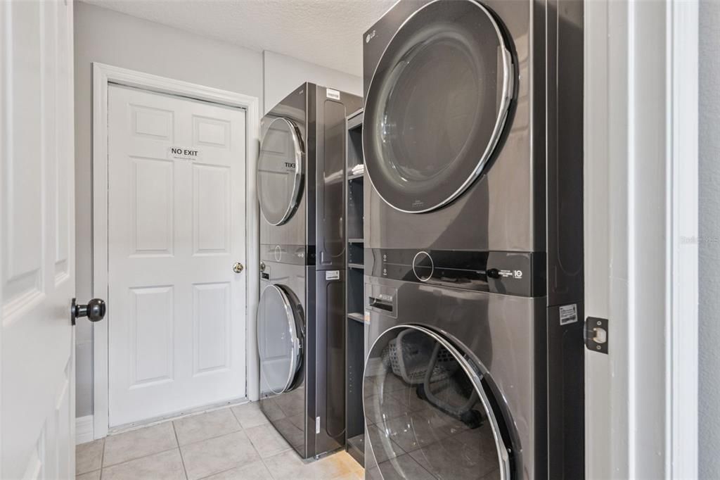 Под контрактом: $560,000 (7 спален, 4 ванн, 2881 Квадратных фут)