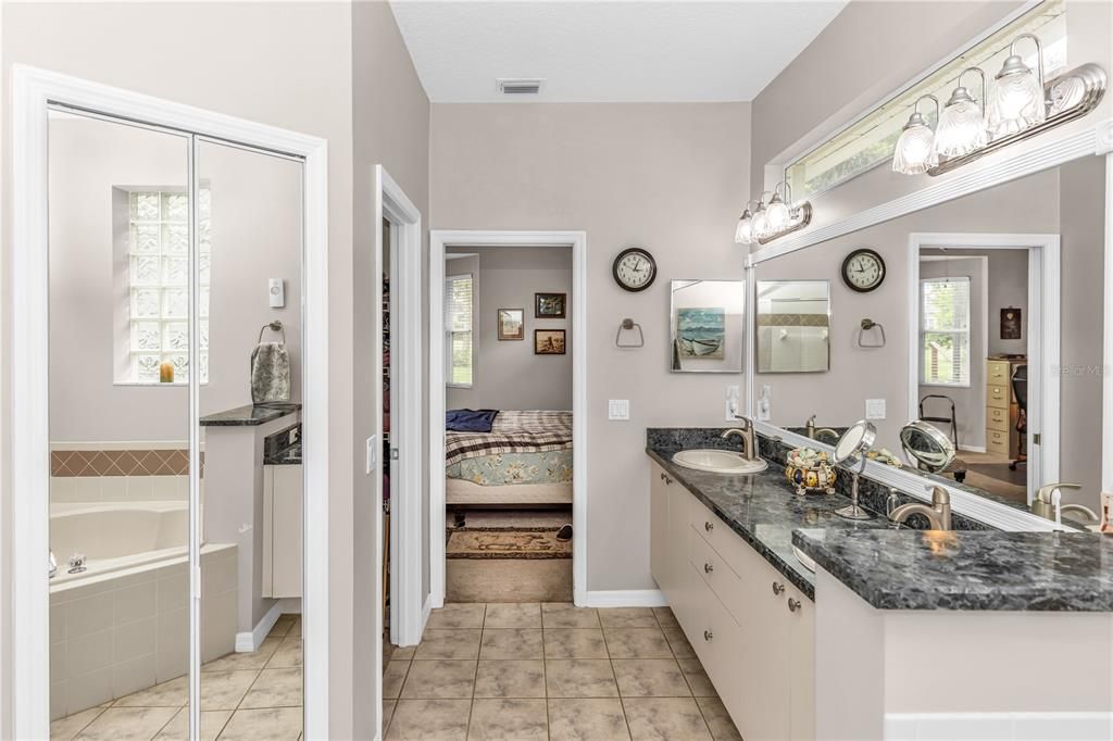 合同活跃: $399,999 (3 贝兹, 2 浴室, 1794 平方英尺)