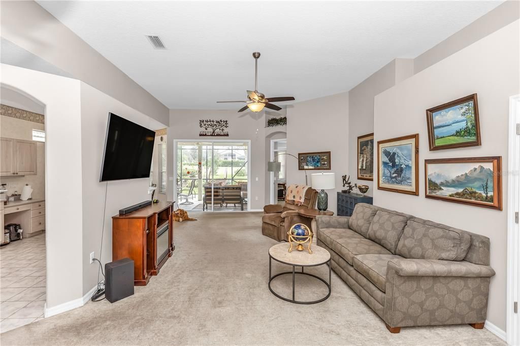 合同活跃: $399,999 (3 贝兹, 2 浴室, 1794 平方英尺)