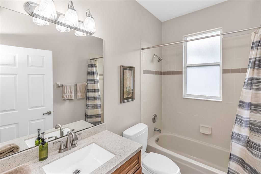 合同活跃: $399,999 (3 贝兹, 2 浴室, 1794 平方英尺)