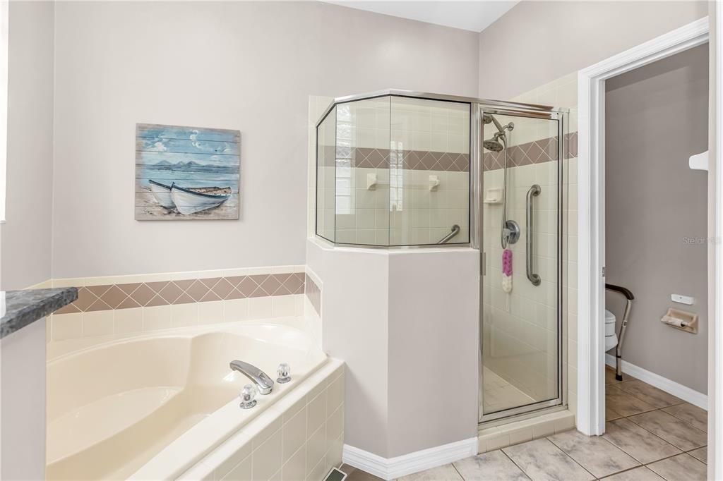 合同活跃: $399,999 (3 贝兹, 2 浴室, 1794 平方英尺)