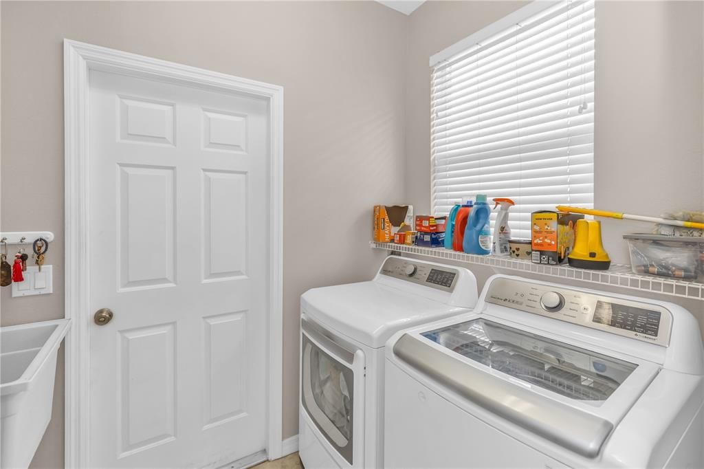 合同活跃: $399,999 (3 贝兹, 2 浴室, 1794 平方英尺)