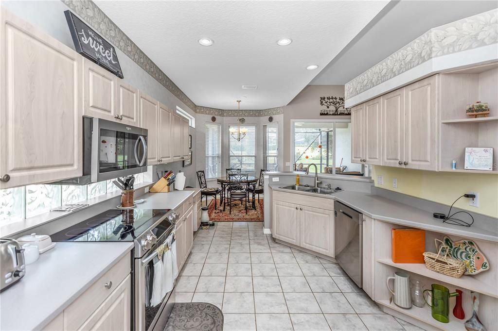 合同活跃: $399,999 (3 贝兹, 2 浴室, 1794 平方英尺)