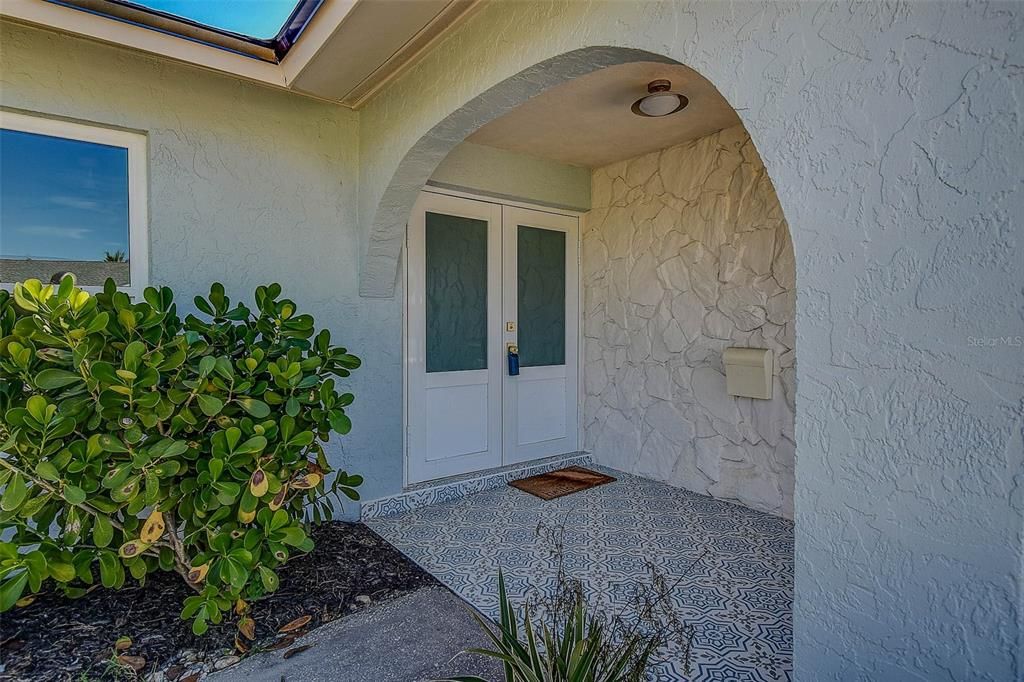 For Sale: $1,099,999 (4 beds, 2 baths, 1930 Square Feet)