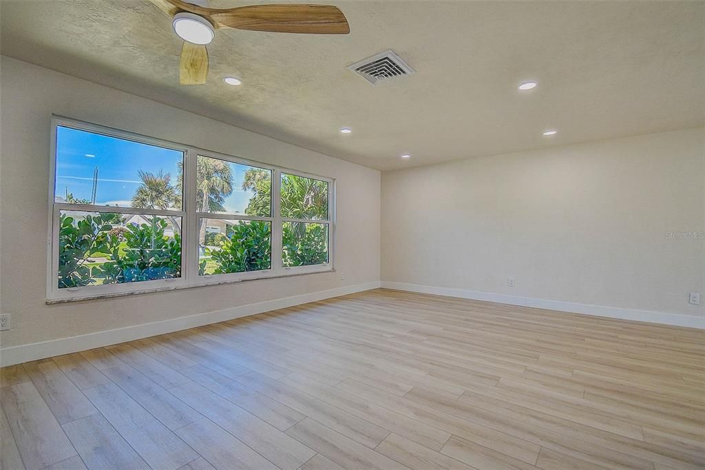 For Sale: $1,099,999 (4 beds, 2 baths, 1930 Square Feet)