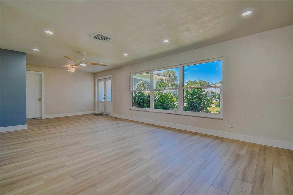 For Sale: $1,099,999 (4 beds, 2 baths, 1930 Square Feet)