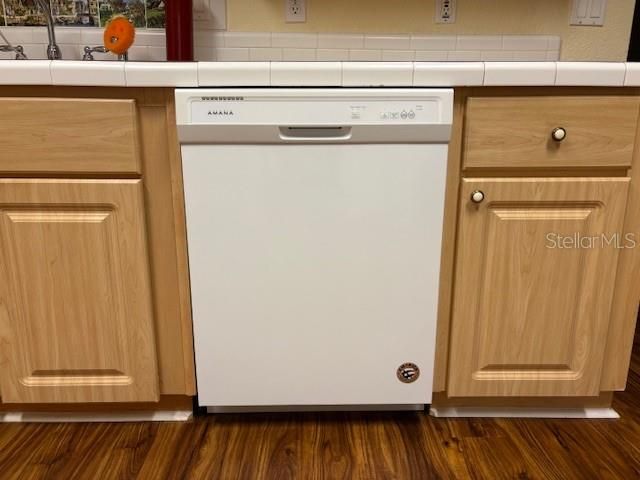 En Venta: $279,500 (3 camas, 2 baños, 2580 Pies cuadrados)