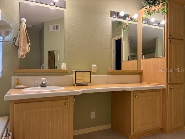 En Venta: $279,500 (3 camas, 2 baños, 2580 Pies cuadrados)