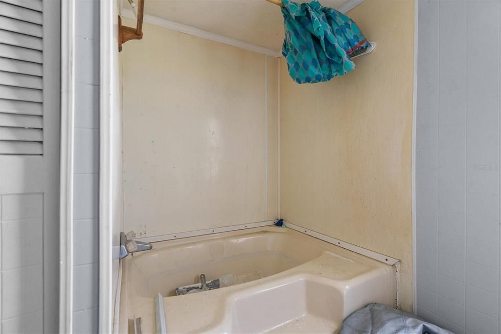 待售: $199,999 (2 贝兹, 1 浴室, 728 平方英尺)