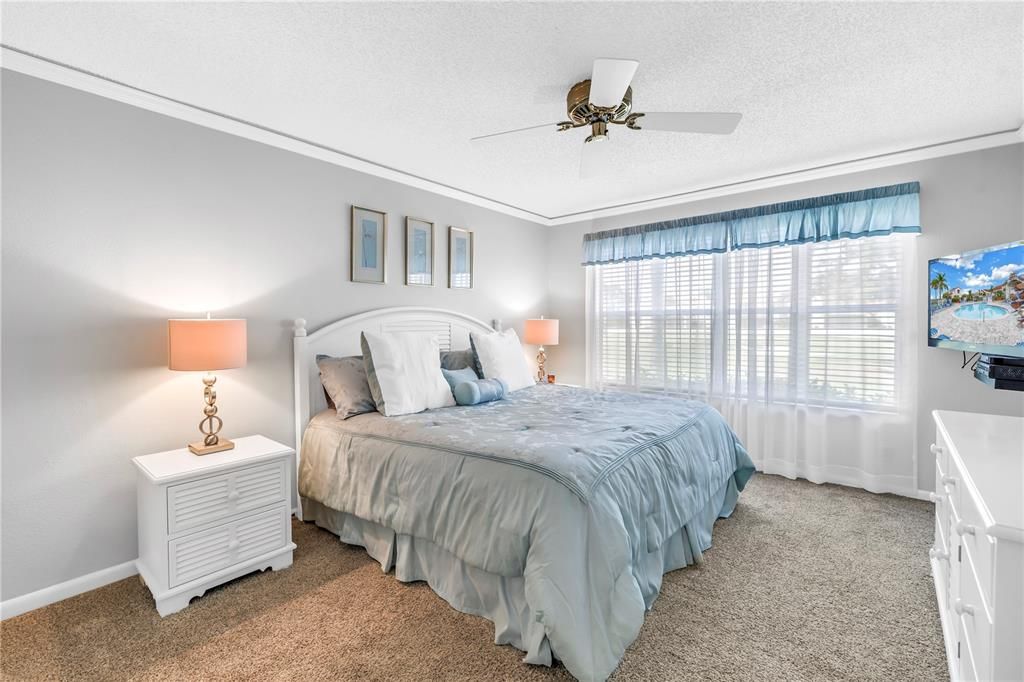 待售: $369,900 (2 贝兹, 2 浴室, 1075 平方英尺)