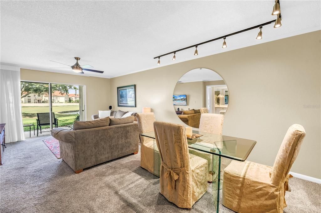 待售: $369,900 (2 贝兹, 2 浴室, 1075 平方英尺)