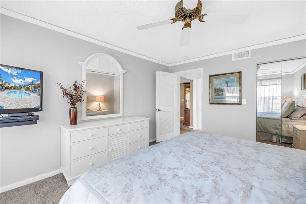 待售: $369,900 (2 贝兹, 2 浴室, 1075 平方英尺)