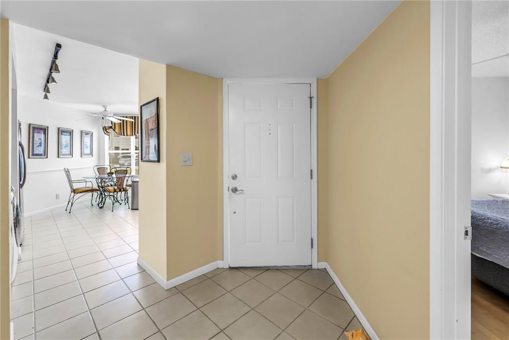 待售: $369,900 (2 贝兹, 2 浴室, 1075 平方英尺)