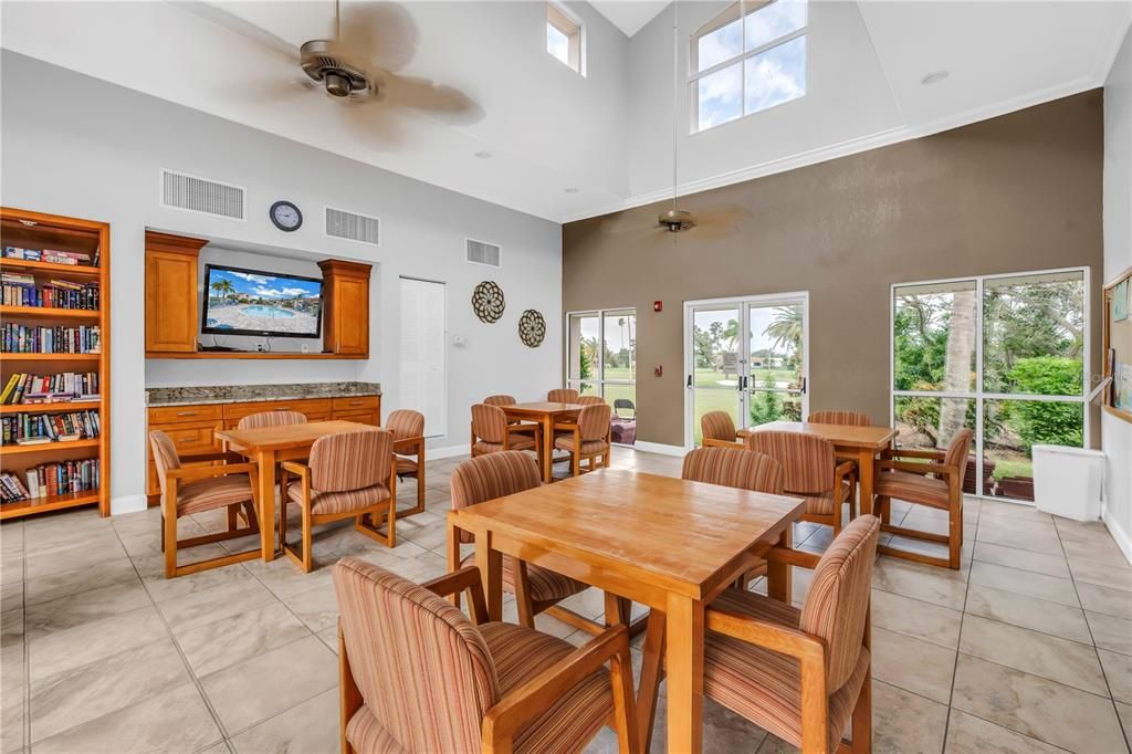 待售: $369,900 (2 贝兹, 2 浴室, 1075 平方英尺)