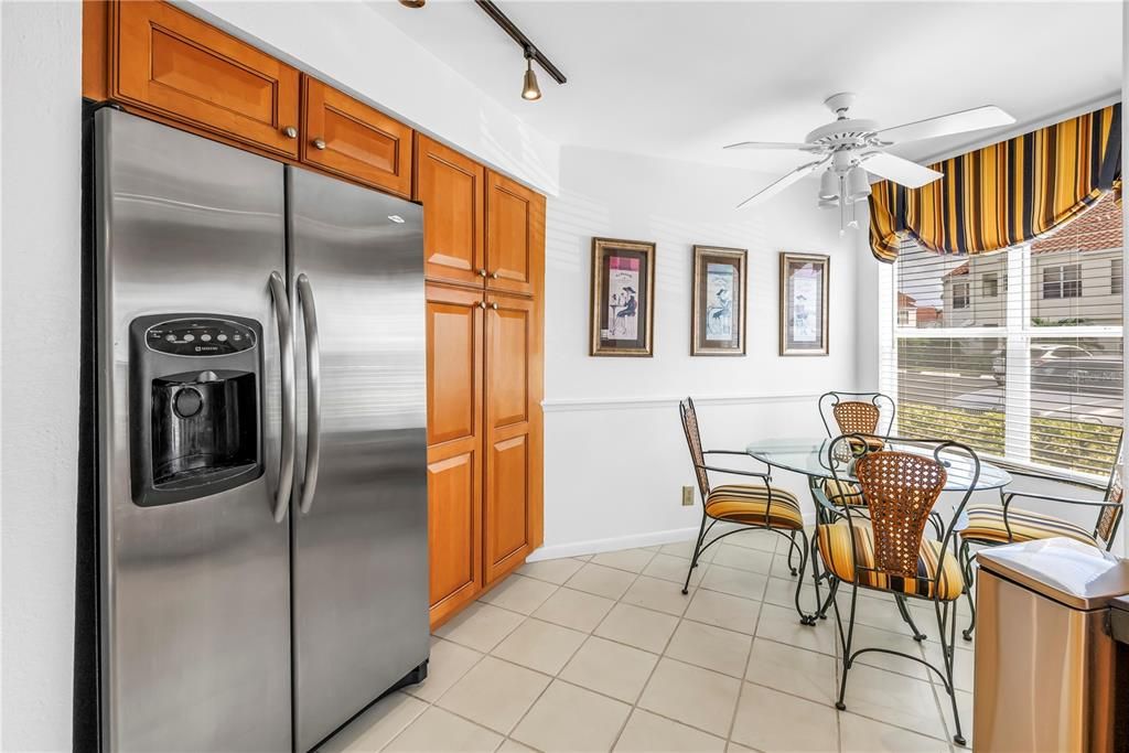 待售: $369,900 (2 贝兹, 2 浴室, 1075 平方英尺)