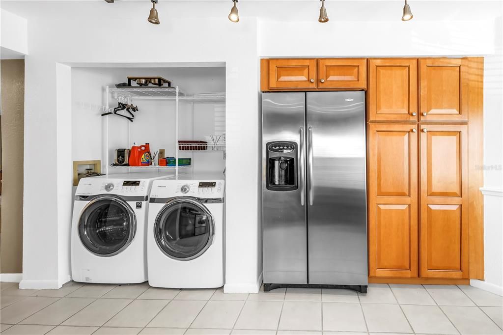 待售: $369,900 (2 贝兹, 2 浴室, 1075 平方英尺)