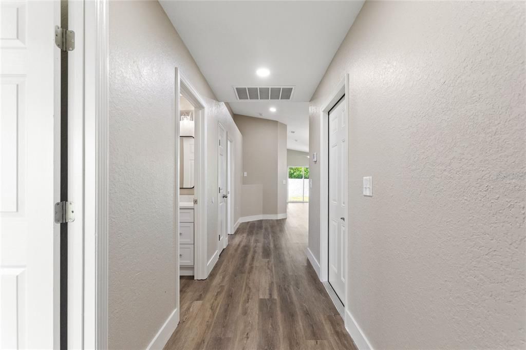 Под контрактом: $270,000 (3 спален, 2 ванн, 1127 Квадратных фут)