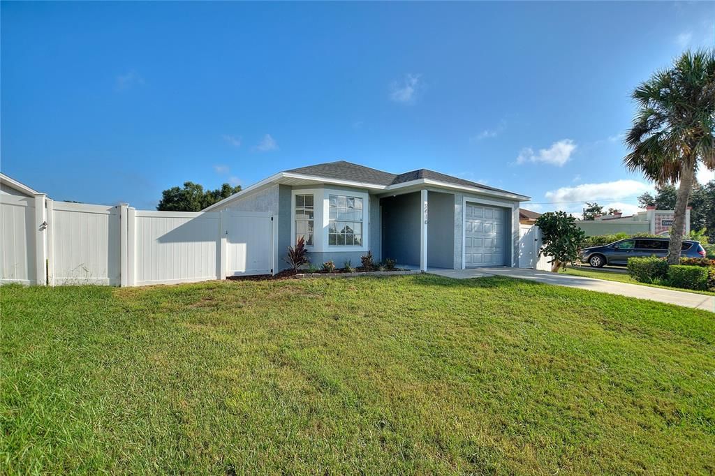 Под контрактом: $270,000 (3 спален, 2 ванн, 1127 Квадратных фут)