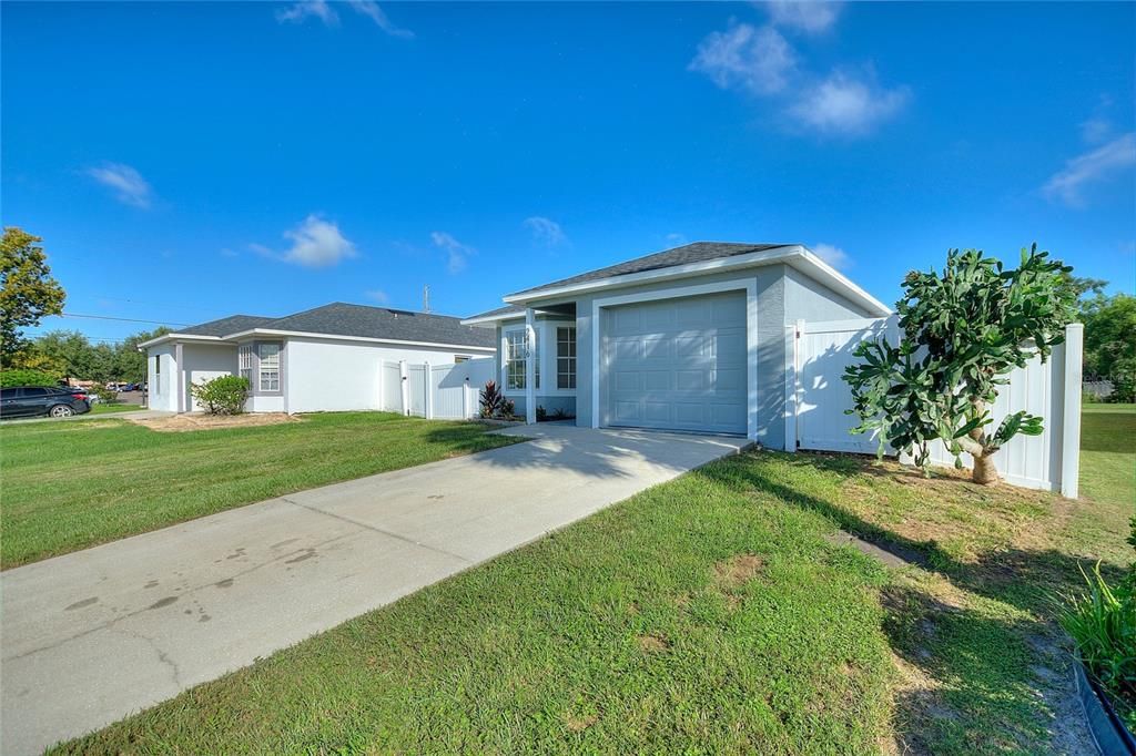 Под контрактом: $270,000 (3 спален, 2 ванн, 1127 Квадратных фут)