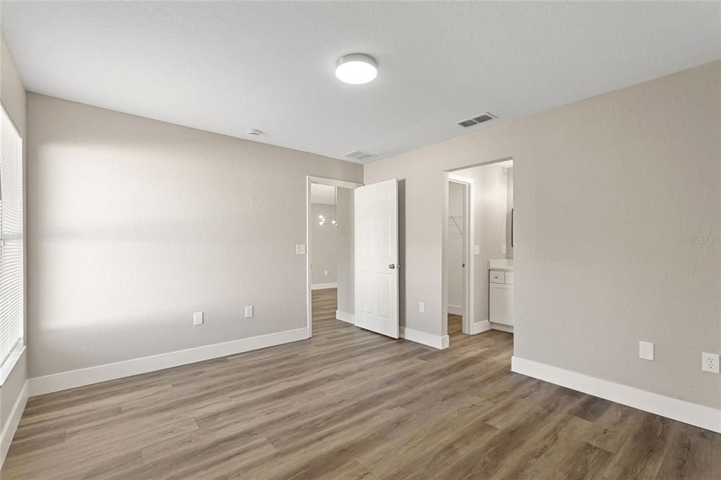 Под контрактом: $270,000 (3 спален, 2 ванн, 1127 Квадратных фут)