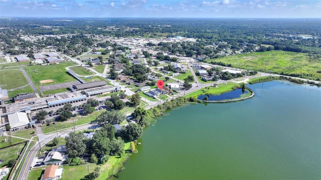 Под контрактом: $270,000 (3 спален, 2 ванн, 1127 Квадратных фут)