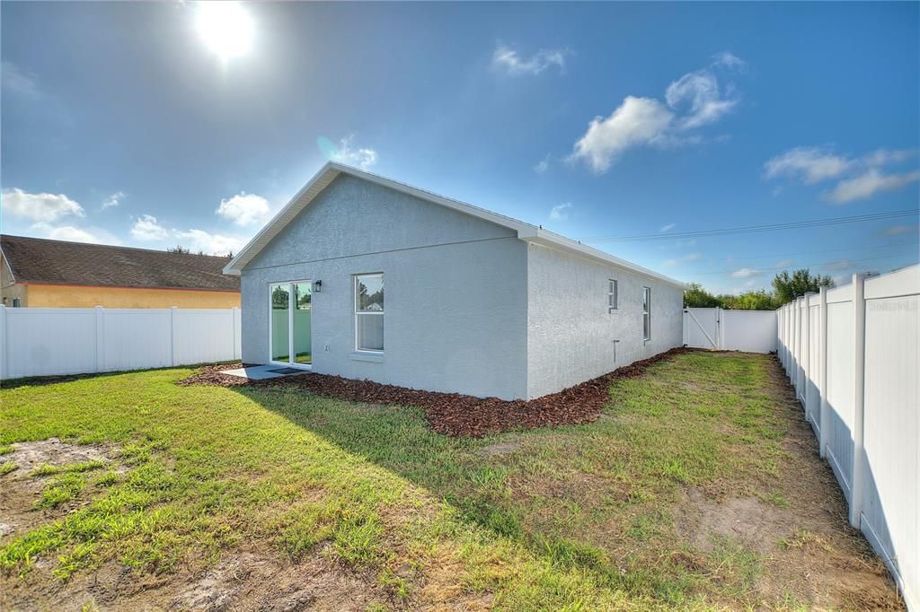 Под контрактом: $270,000 (3 спален, 2 ванн, 1127 Квадратных фут)