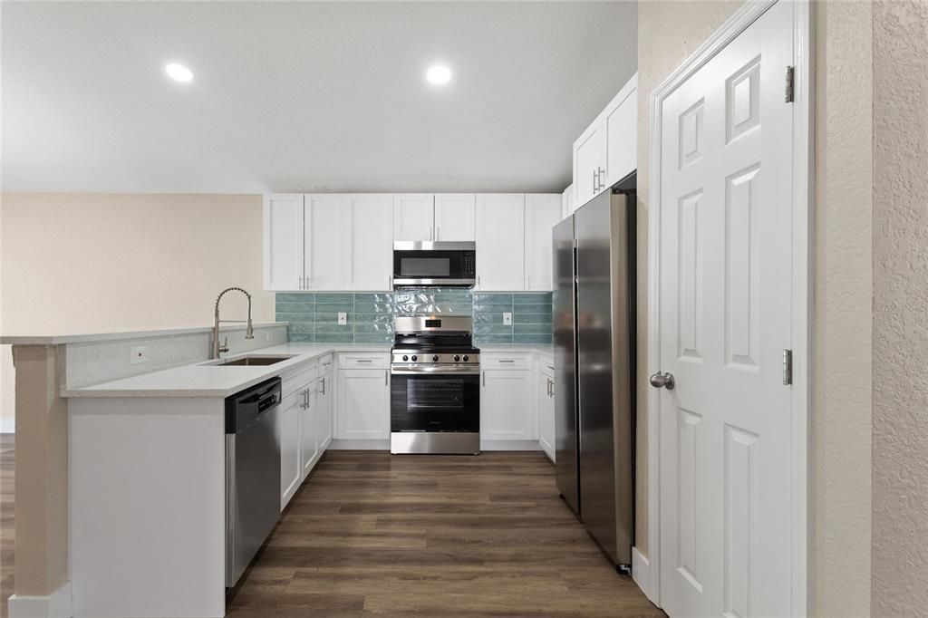 Под контрактом: $270,000 (3 спален, 2 ванн, 1127 Квадратных фут)