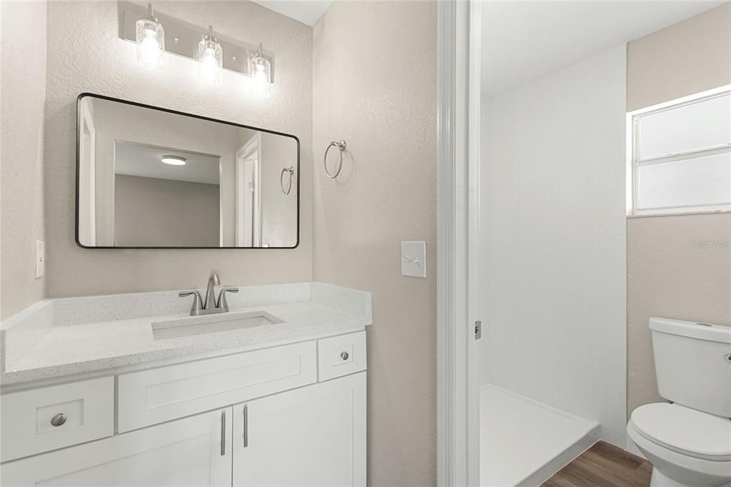 Под контрактом: $270,000 (3 спален, 2 ванн, 1127 Квадратных фут)