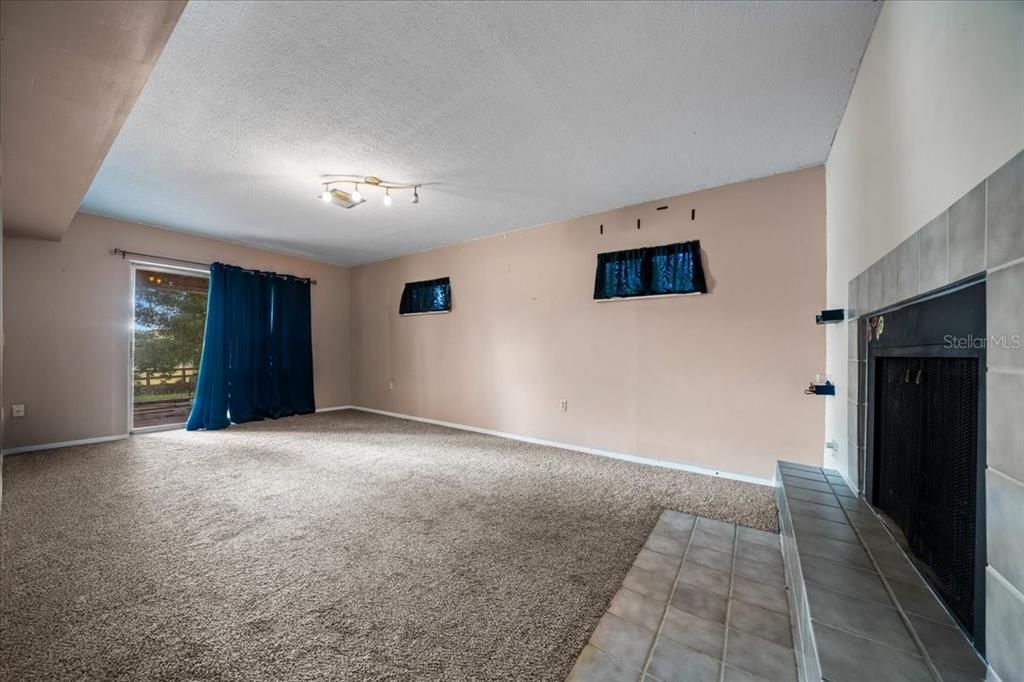 待售: $324,900 (4 贝兹, 4 浴室, 3570 平方英尺)