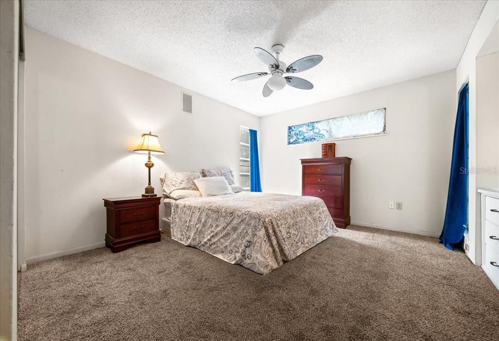 待售: $324,900 (4 贝兹, 4 浴室, 3570 平方英尺)