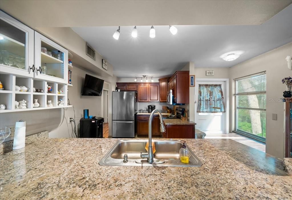 待售: $324,900 (4 贝兹, 4 浴室, 3570 平方英尺)