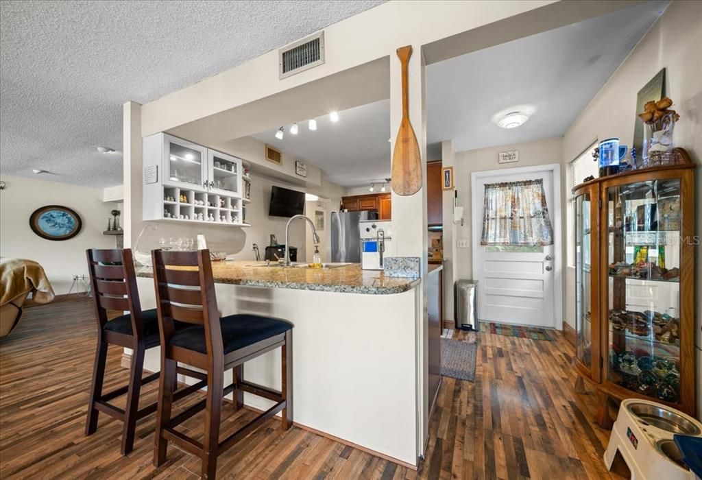 待售: $324,900 (4 贝兹, 4 浴室, 3570 平方英尺)