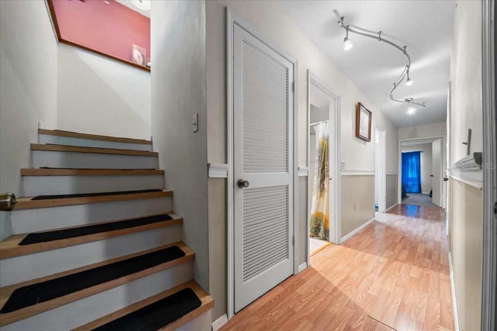 待售: $324,900 (4 贝兹, 4 浴室, 3570 平方英尺)