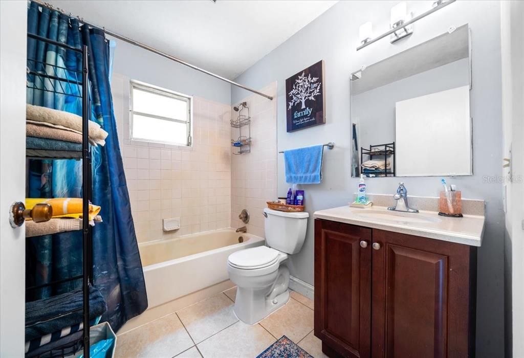 待售: $324,900 (4 贝兹, 4 浴室, 3570 平方英尺)