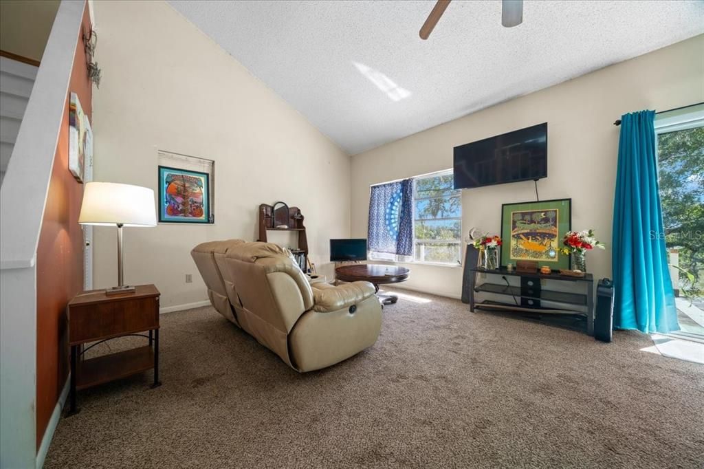 待售: $324,900 (4 贝兹, 4 浴室, 3570 平方英尺)