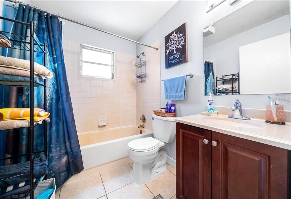 待售: $324,900 (4 贝兹, 4 浴室, 3570 平方英尺)