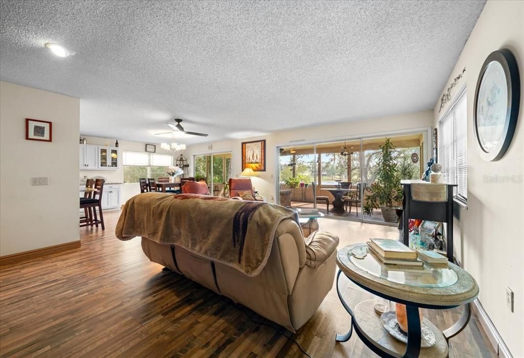 待售: $324,900 (4 贝兹, 4 浴室, 3570 平方英尺)