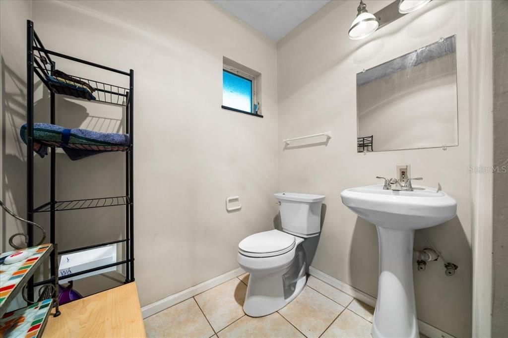 待售: $324,900 (4 贝兹, 4 浴室, 3570 平方英尺)