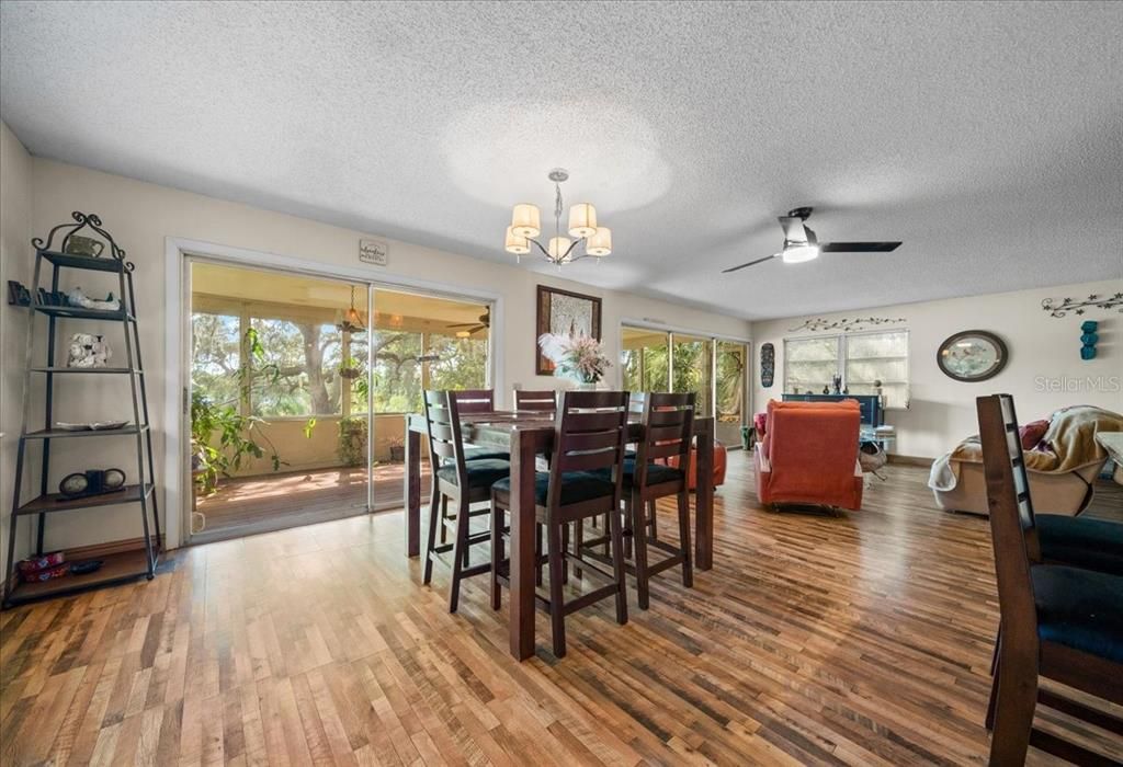 待售: $324,900 (4 贝兹, 4 浴室, 3570 平方英尺)