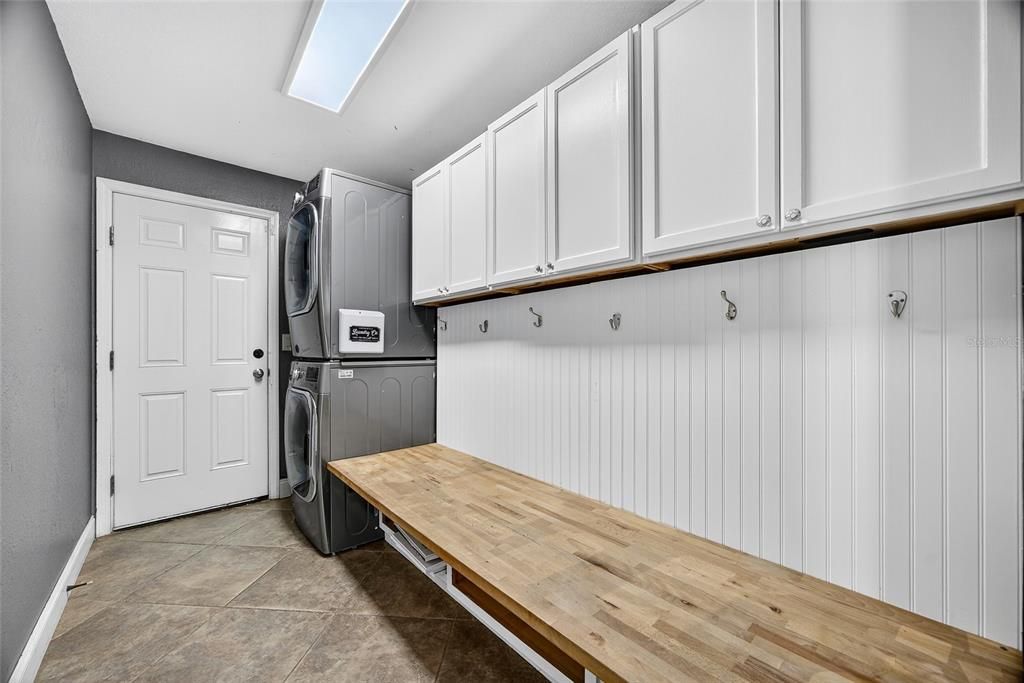 Active With Contract: $359,900 (3 beds, 3 baths, 2219 Square Feet)