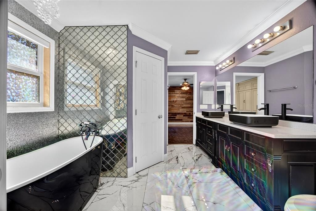 Active With Contract: $359,900 (3 beds, 3 baths, 2219 Square Feet)