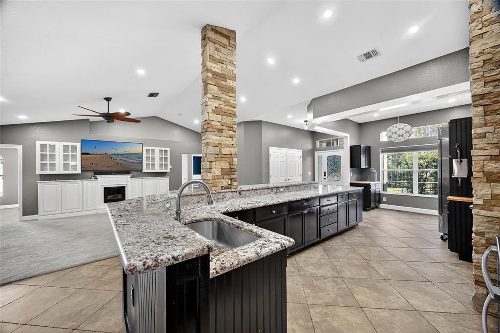 Active With Contract: $359,900 (3 beds, 3 baths, 2219 Square Feet)